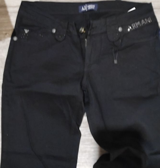 Джинсы новые ARMANI