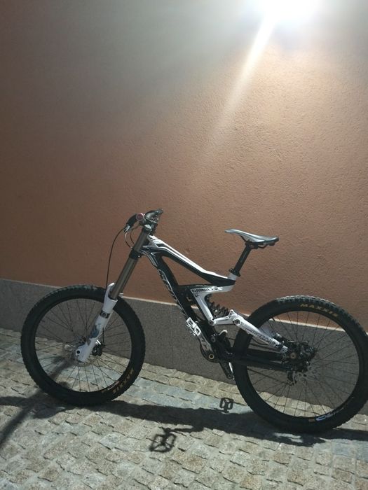 Bicicleta de downhill PROFISSIONAL