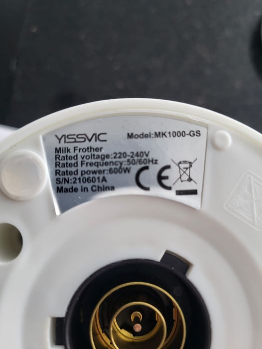 Yissvic 4-w-1 Elektryczny spieniacz do mleka