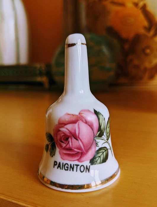 Dzwoneczek z porcelany kostnej