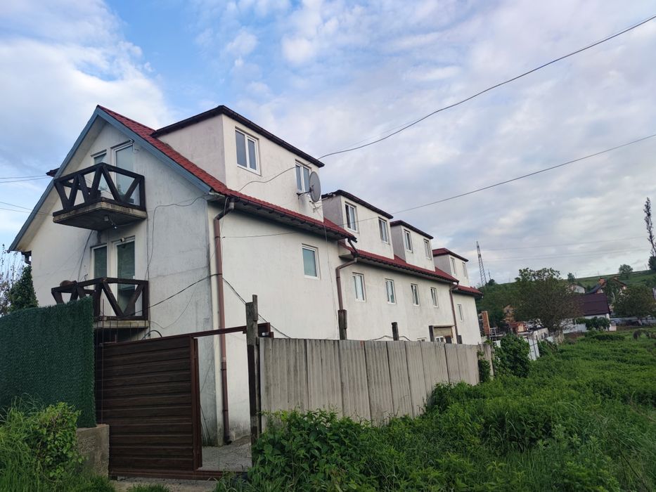 Продам багатоквартирний будинок в с.Хотів