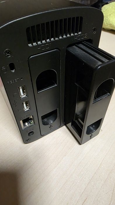 NAS Server Iomega StorCenter ix2 without Hard Drives64750949917057121