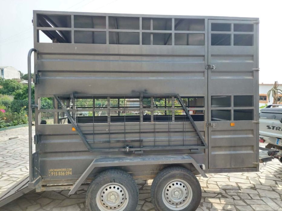 Reboque transporte de animais