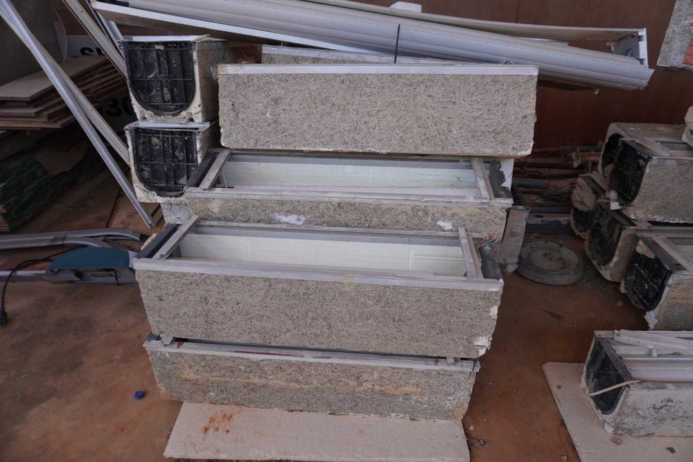 Portas e Janelas de Vidro Duplo Térmico com Estores Elétricos