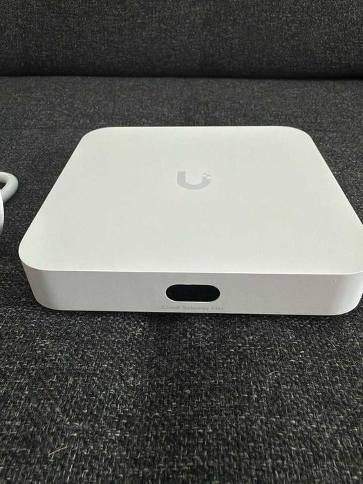 Nowy Ubiquiti UniFi Cloud Gateway Max (UCG-Max) – 2.5G, Komplet