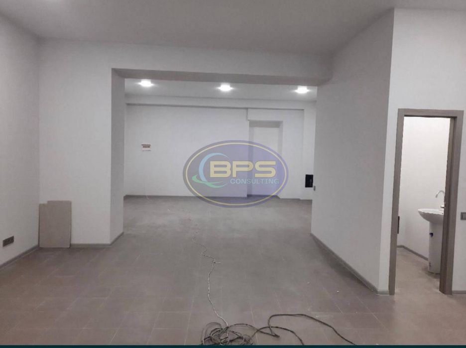 Фасадне приміщення 115 м² біля Старобазарного скверу