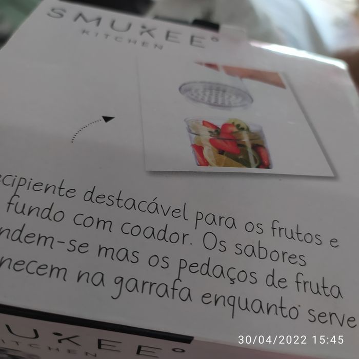 Garrafa para  para águas aromatizadas, infusões, etc