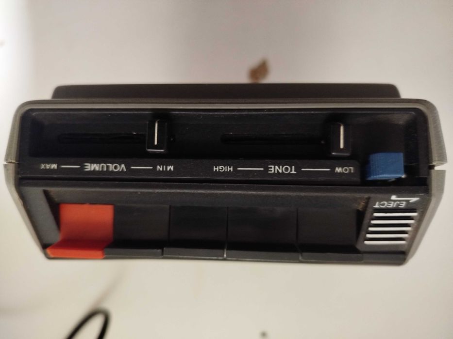 Magnetofon kasetowy Sony TC68 przenośny lata 70 PRL opis części