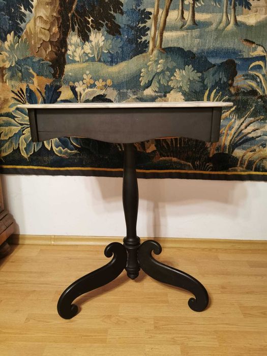 Stary elegancki stolik drewniany, malowany, skandynawski XIX wiek