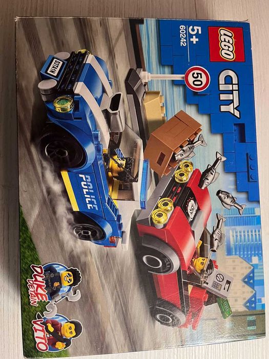 Конструктор LEGO City Police Поліцейський арешт на автостраді 185 деталей (60242)
