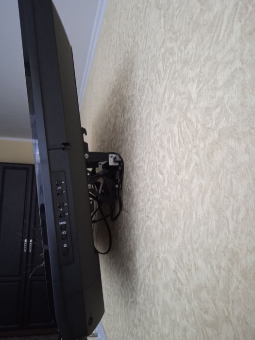 Телевизор Sharp (диагональ 80см)