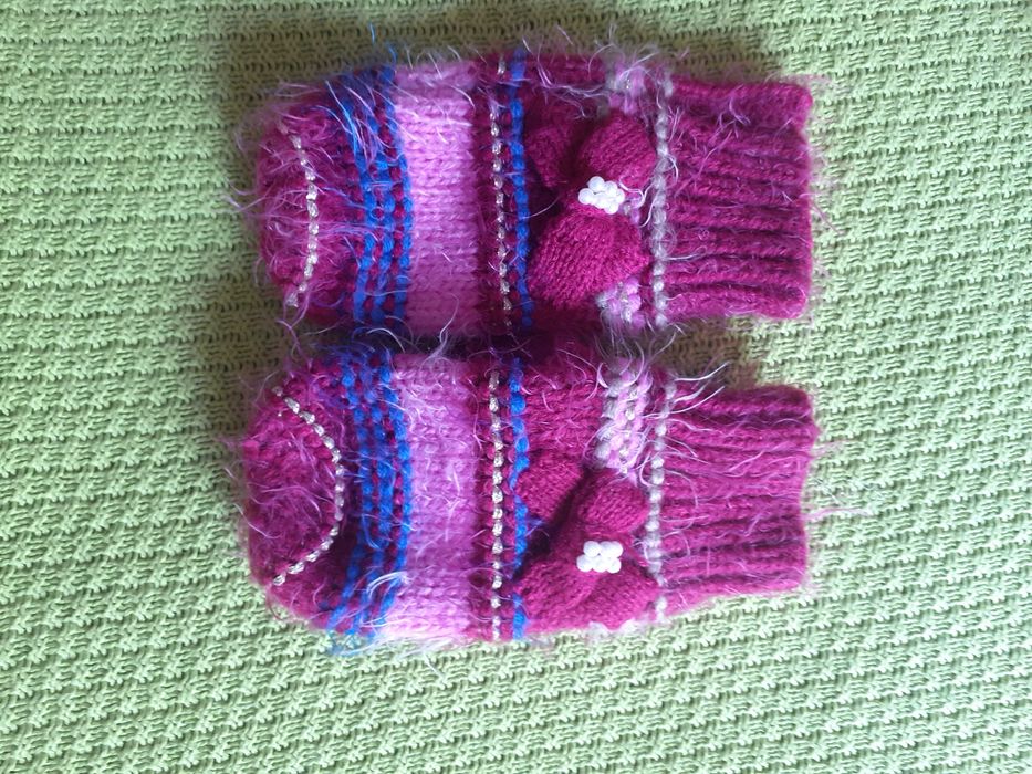 Conjunto gorro, cachecol e luvas. Tamanho 3-7anos.