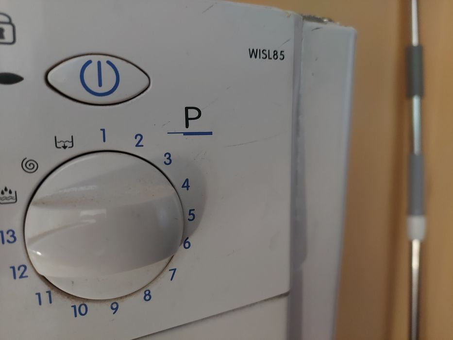 Стиральная машина Indesit wisl85