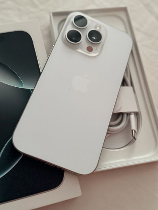 Vendo iPhone 16 Pro 256GB em caixa