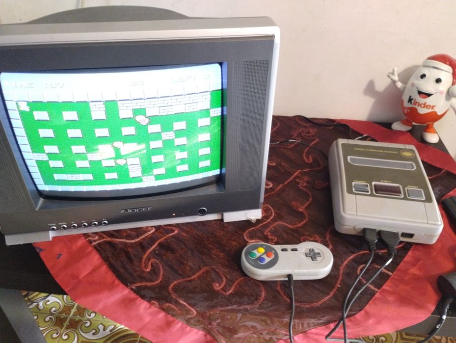 Vintage console with multiple games64750797418371123