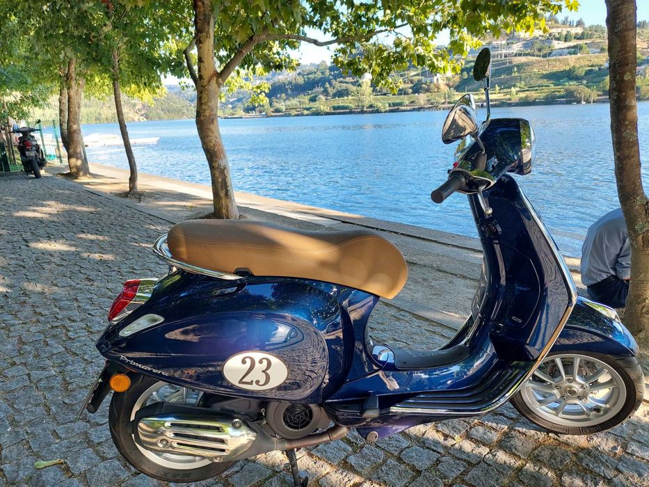 Vespa Primavera 125.