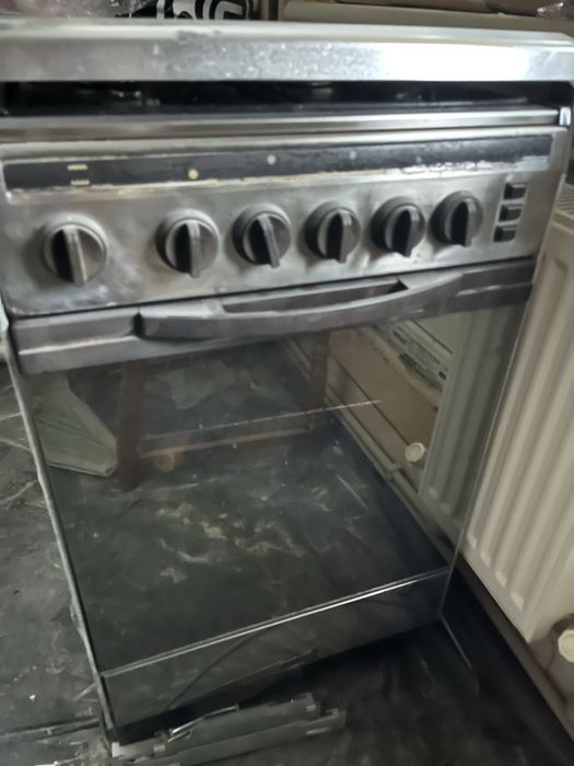 Газова плита Delonghi