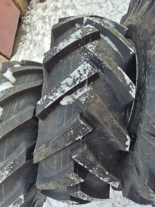 Opony koła 10.0/75-15.3