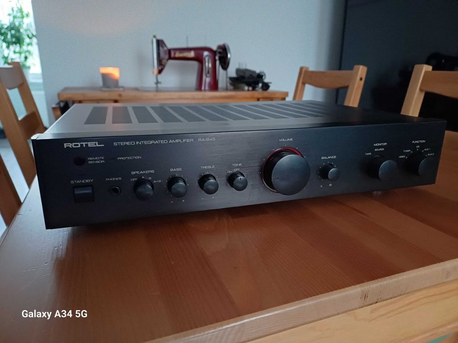 Wzmacniacz Rotel RA-945