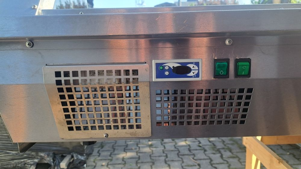 Witrynka witryna  chłodnicza cukiernicza. nadstawka