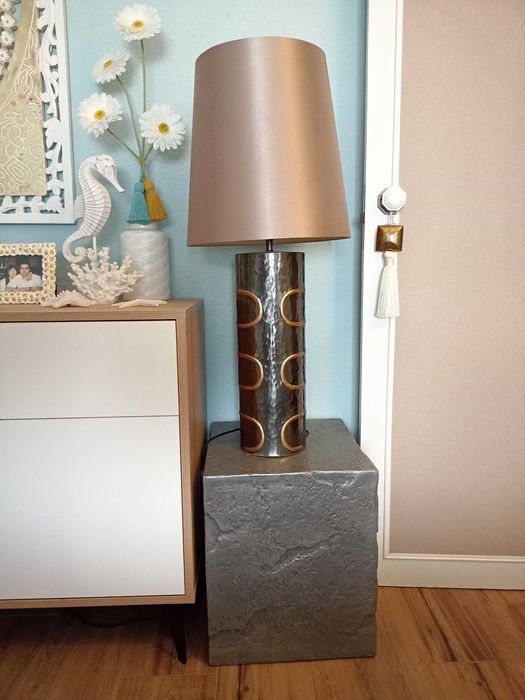 Conj candeeiro+mesa apoio.Entrega zona Setúbal.LER A DESCRIÇÃO TOTAL!64553267667073120