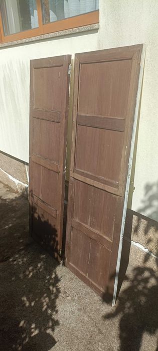 Portas de armário antigo em madeira maciça