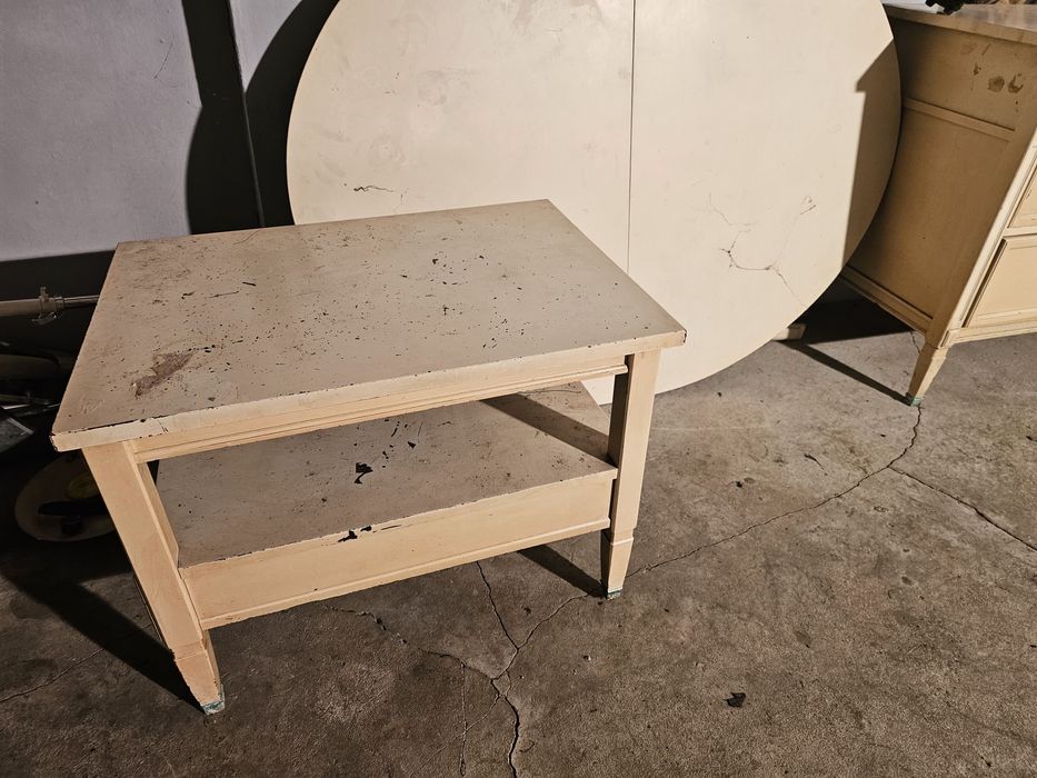 Sprzedam komodę,mały stolik to co na zdjęciach