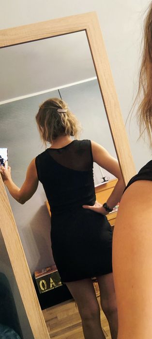 Mała czarna sukienka mini XS Stradivarius