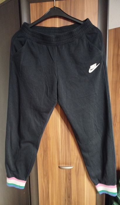 Spodnie dresowe damskie  bawełniane Nike rozmiar M stan idealny