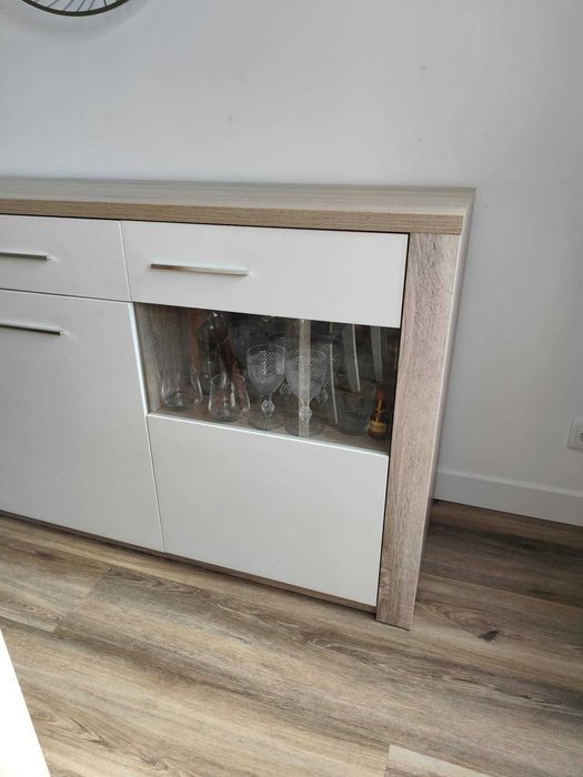 mesa de jantar extensível LOURINI + aparador LOURINI + 4 Cadeiras