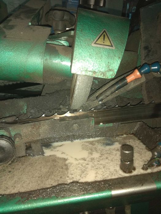 Ostrzenie narzędzi pił noży frezów