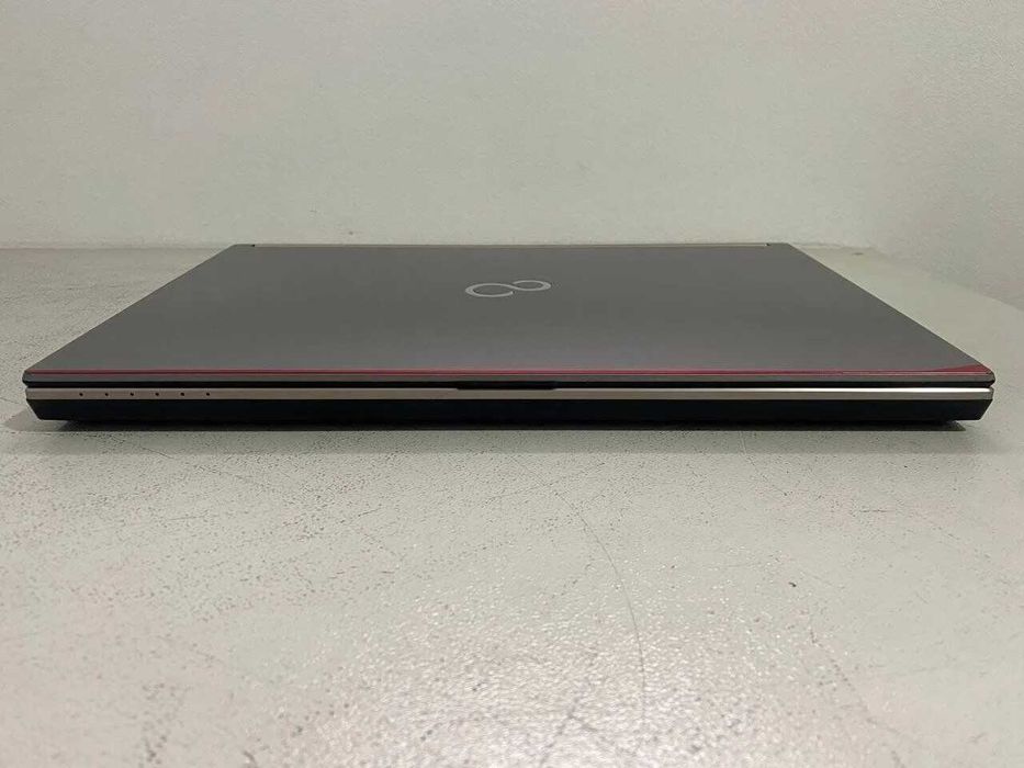 Мобільна робоча станція Fujitsu Celsius H760 / 15.6" (1920x1080) IPS /Core i7-6920HQ / 32 GB DDR4 / 256 GB SSD / Quadro M2000M, 4 GB / WebCam