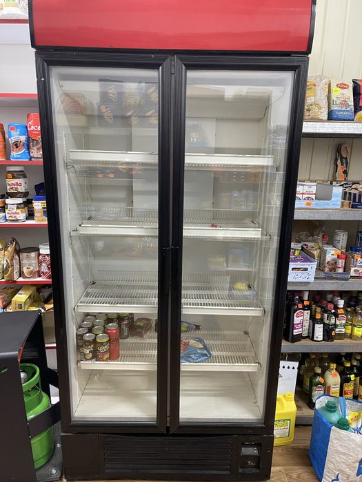 Холодильник вітринний