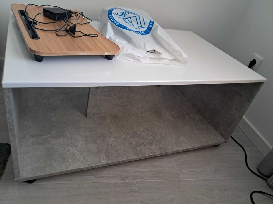 Mesa centro sala branca  com cinzento