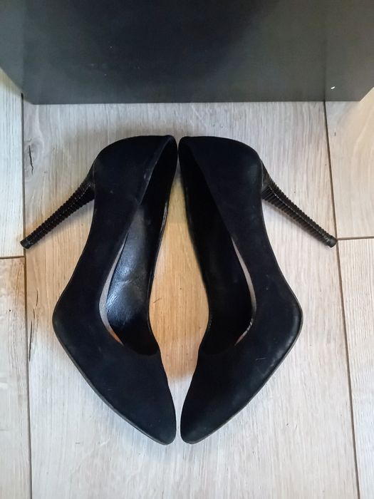 Czarne, zamszowe szpilki Pima Moda 37/24cm.