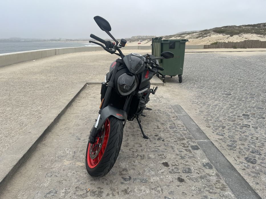 Ducati Monster 937 – 2021  Cinzento Mate – Excelente Estado