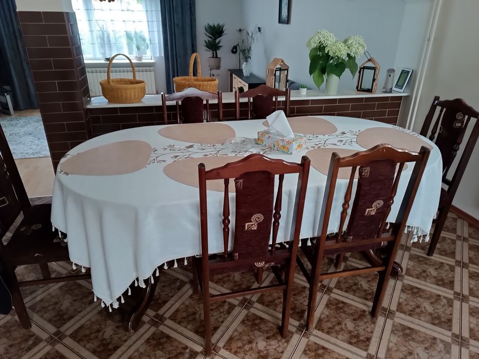 Fotele, krzesła, kanapa, w dobrym stanie.