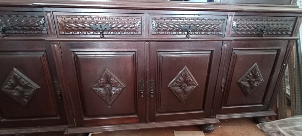 Vendo móvel de casa de jantar antigo em óptimo estado