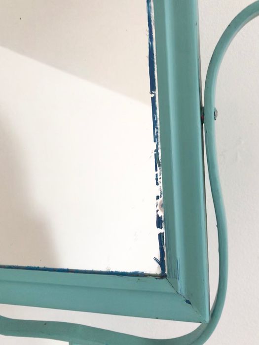 Mesa de ferro e pedra antiga