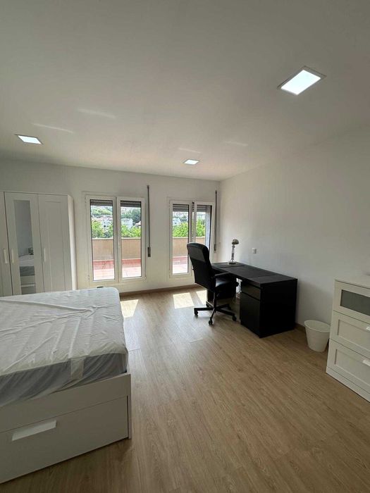 Arrendamento de quartos em apartamento, na Avenida Elisio de Moura, Coimbra