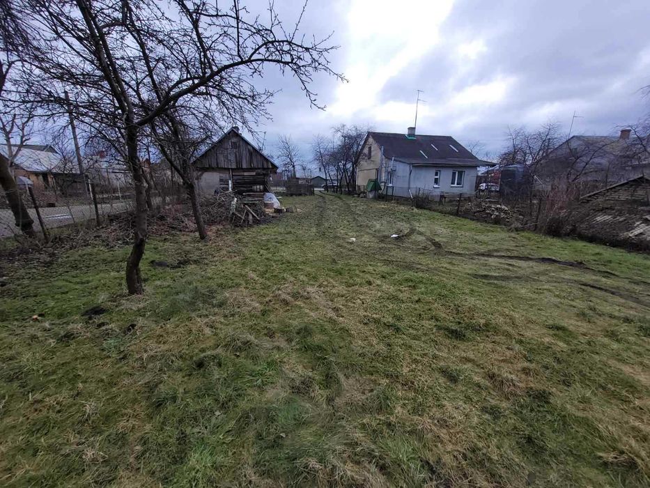 Дерев'яний будинок та земельна ділянка 14 сот. м. Кам'янка-Бузька