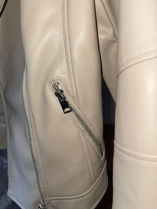 Трендова куртка Mohito розмір S