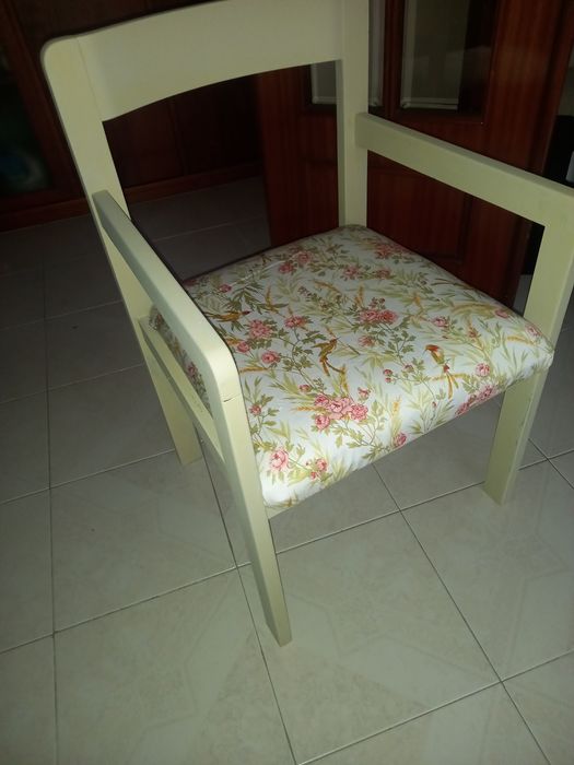 Cadeirão em madeira, renovado.