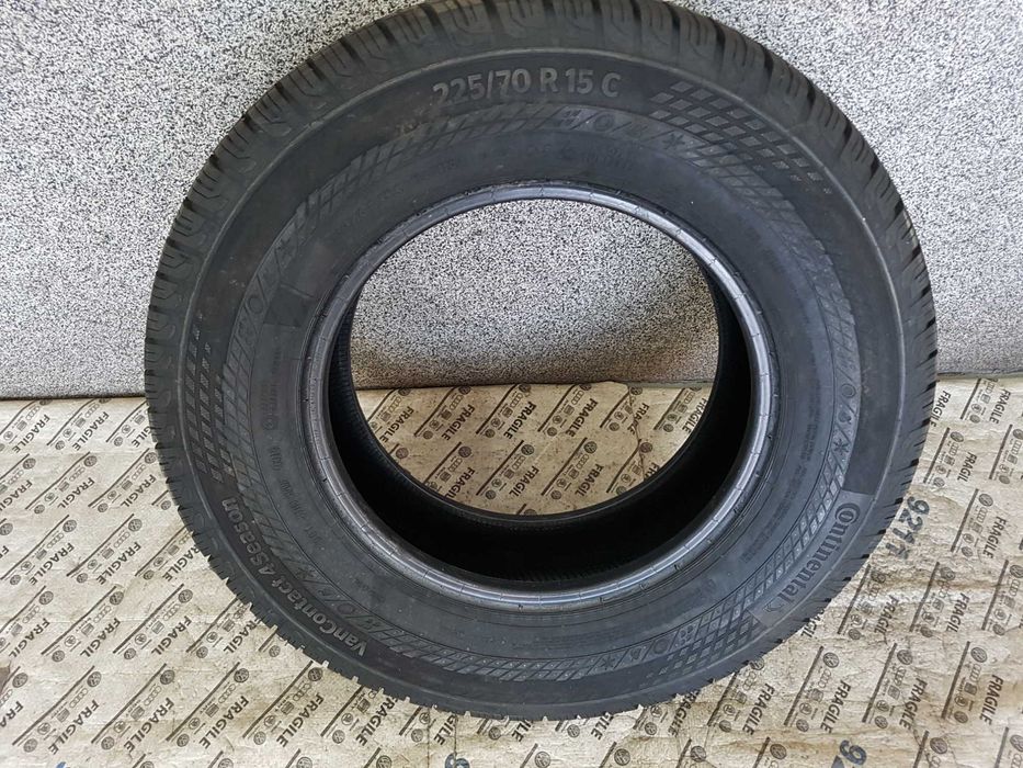 Opona Continental Vanco Contact  225/70R15C   225/70/15C