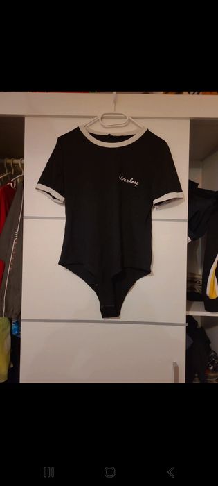 Body z krótkim rękawem
