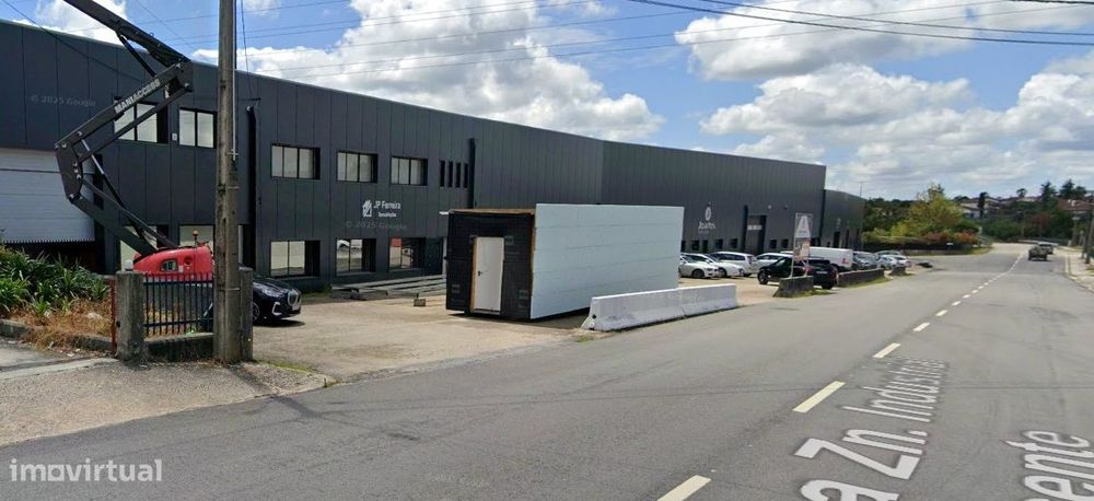 Armazém de 300m² para arrendar em Barrô - Águeda