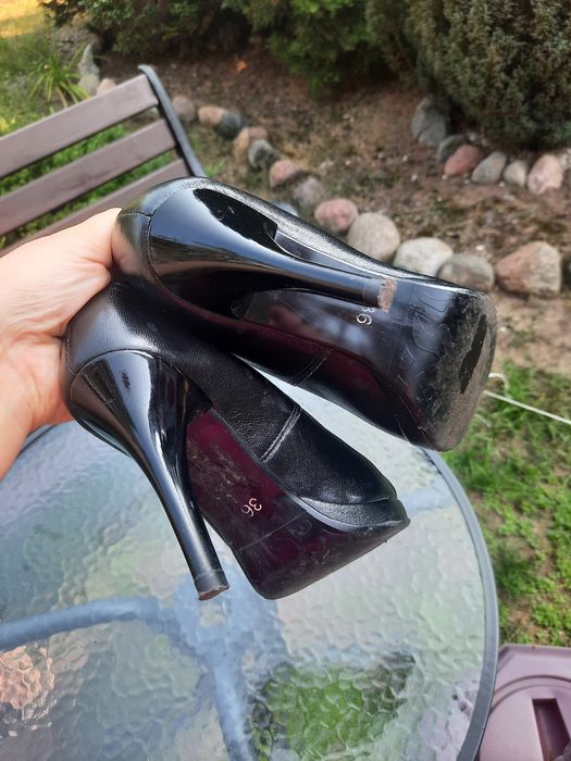 Czarne buty na obcasie