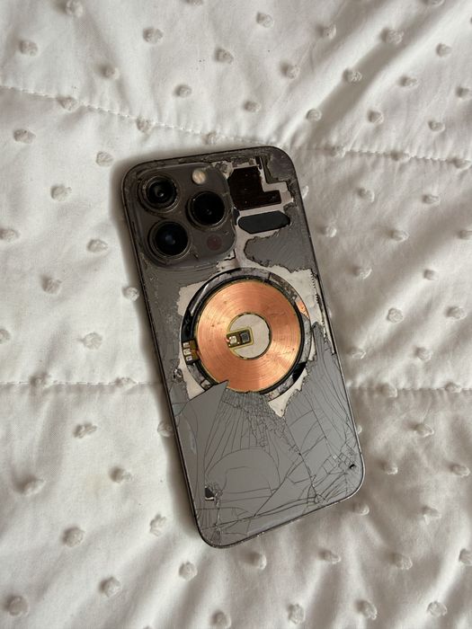 Iphone 13 pro uszkodzony wszystko dziala