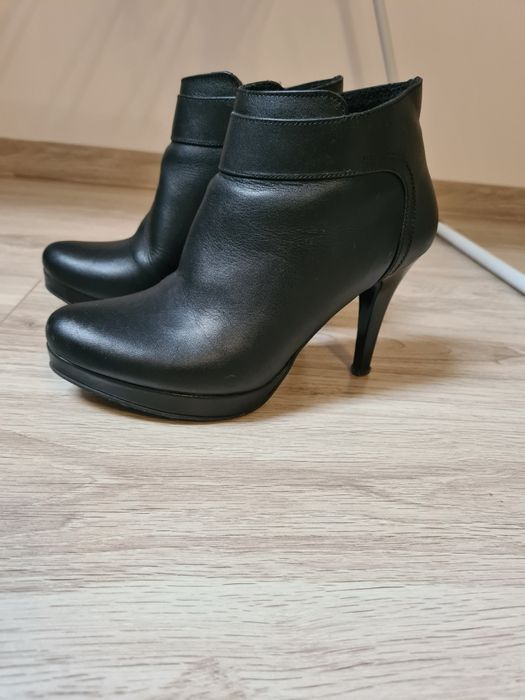 Skórzane botki na obcasie Baldaccini