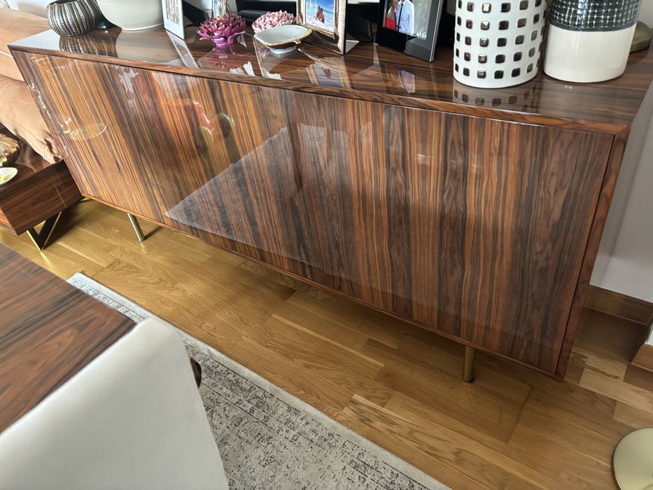 Aparador em pau ferro alto brilho Interdesign